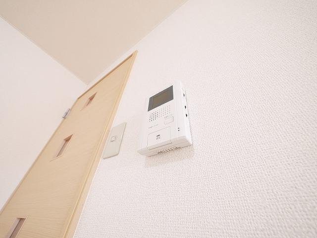セキュリティ　お顔が見えるモニター付きインターホンで安心。