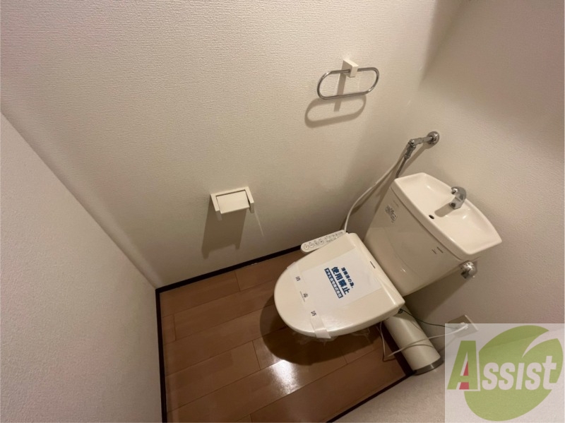トイレ　こちらはトイレです。清潔感があり、安心して使用できます。