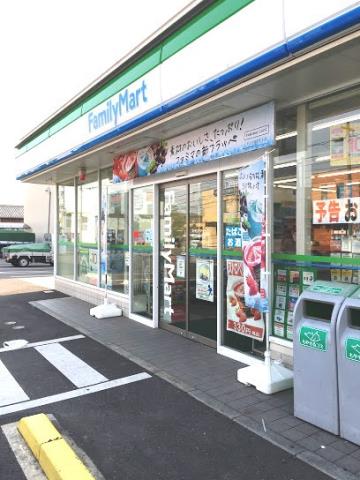 コンビニ　ファミリーマート（コンビニ）まで165m