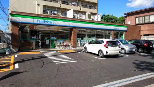 コンビニ　ファミリーマート 杉並下高井戸二丁目店（コンビニ）まで510m