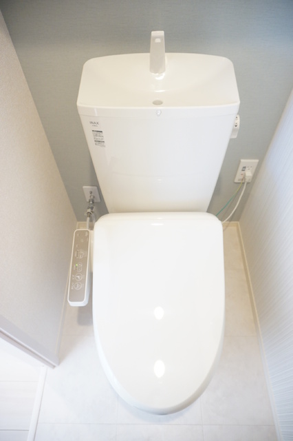 トイレ　トイレは快適な洗浄便座付き