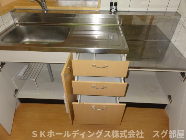 収納　キッチン収納下