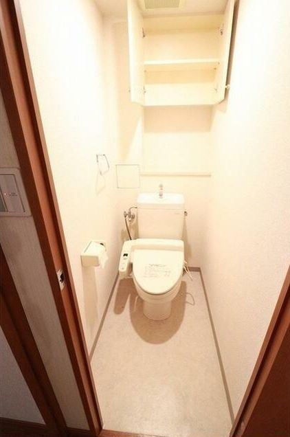 トイレ　同物件・別タイプのお部屋になります。（参考写真）