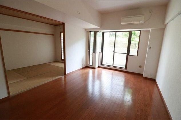 居室・リビング　同物件・別タイプのお部屋になります。（参考写真）