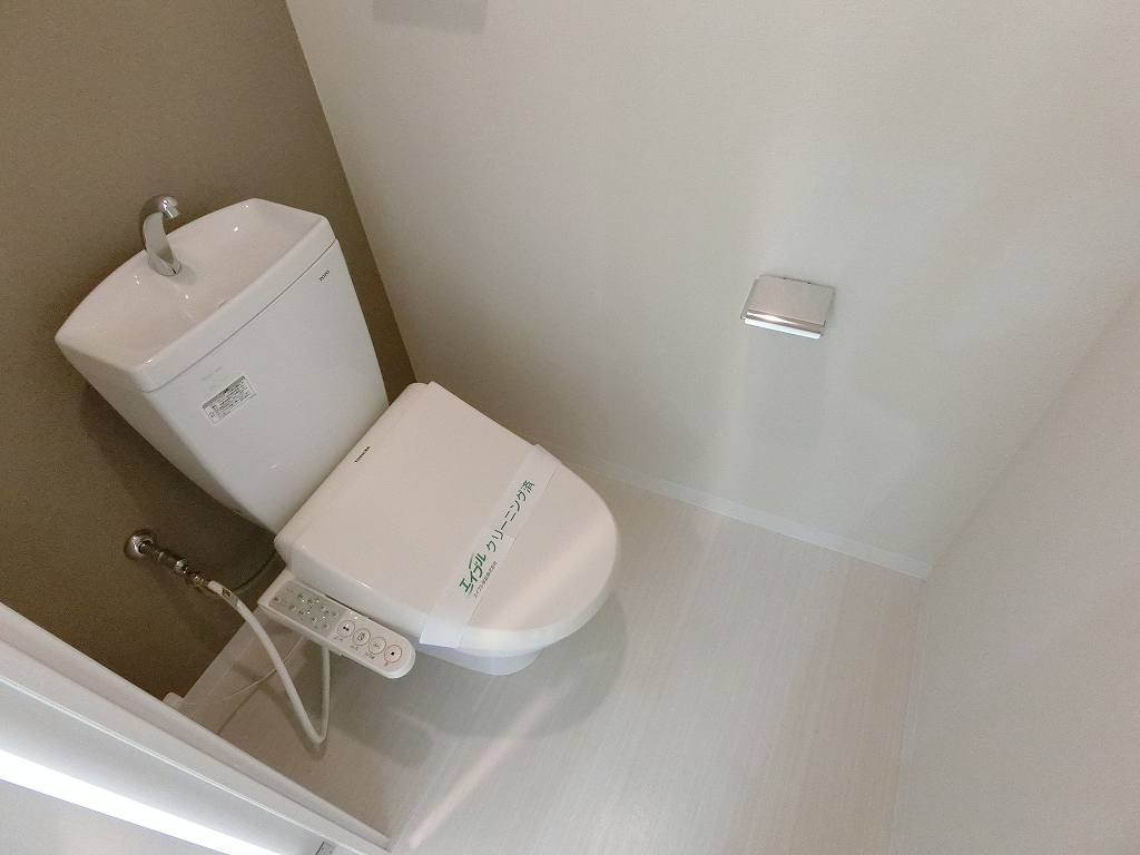 トイレ　嬉しいウォシュレット完備。