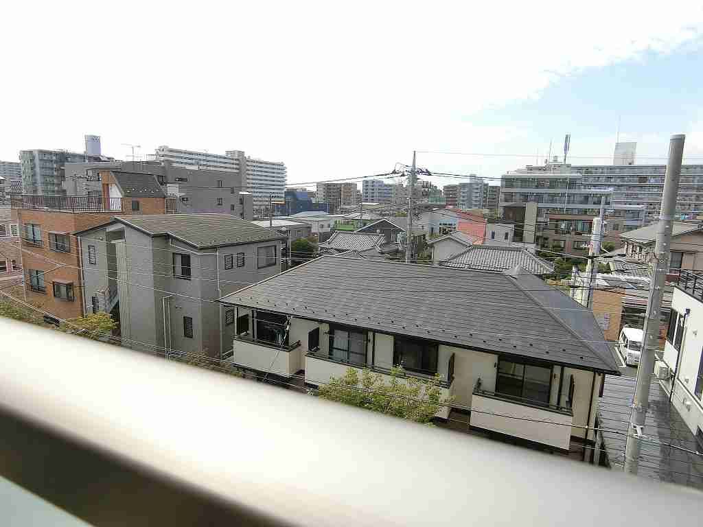バルコニー　眺望も気持ちが良いです。陽当り問題なし。