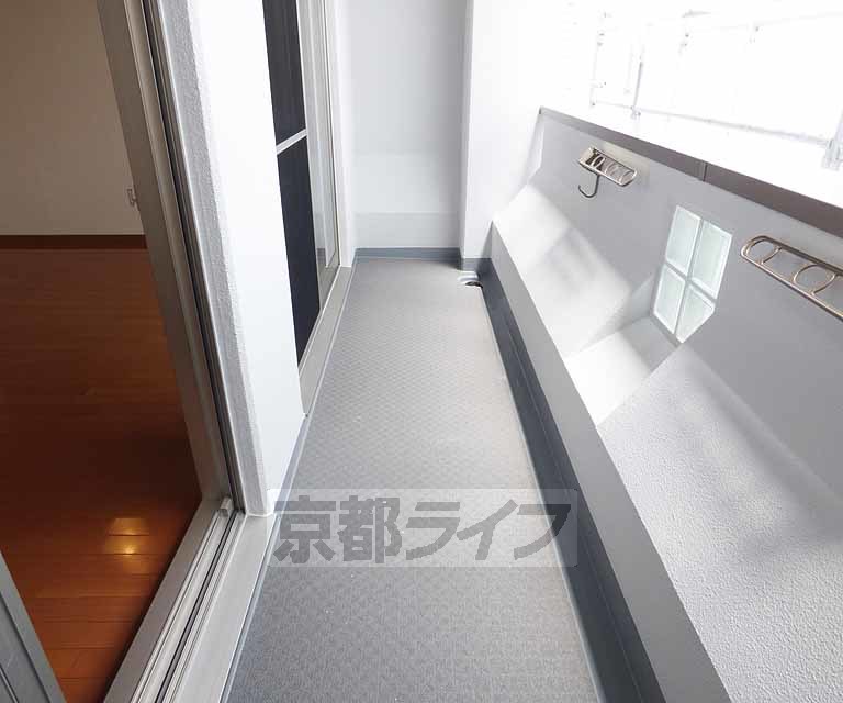 バルコニー　広々としたバルコニーです。