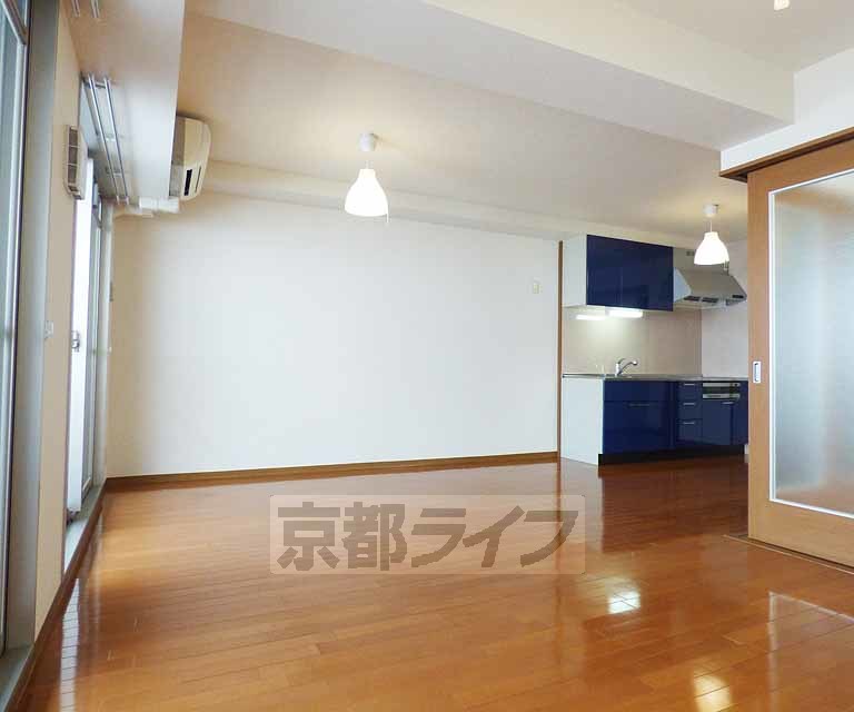 居室・リビング　広々とした室内です。
