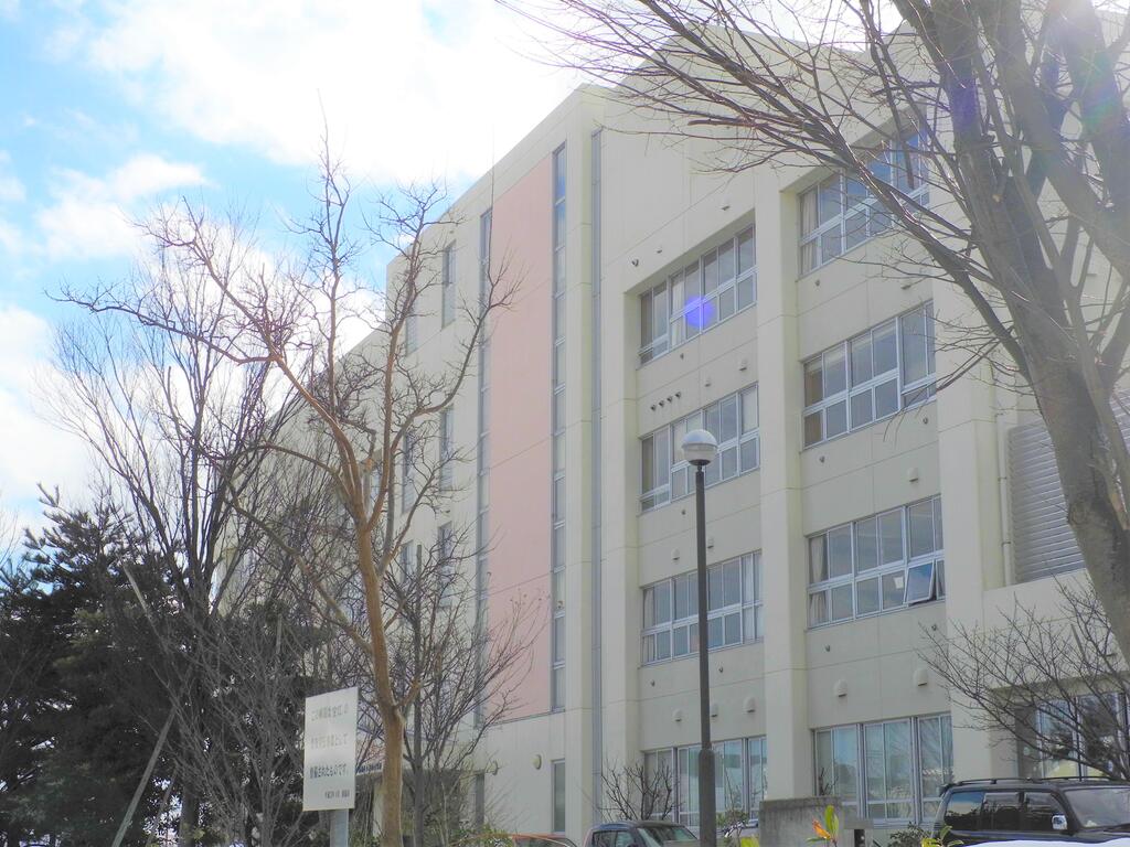 小学校　新潟市立荻川小学校（小学校）まで478m