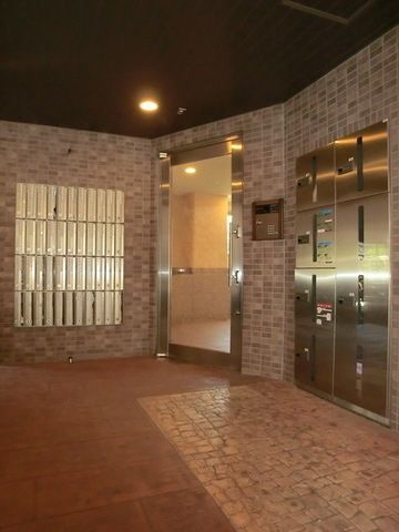 エントランス　防犯面でも安心出来るエントランスです
