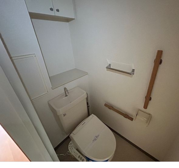トイレ　同物件別部屋です