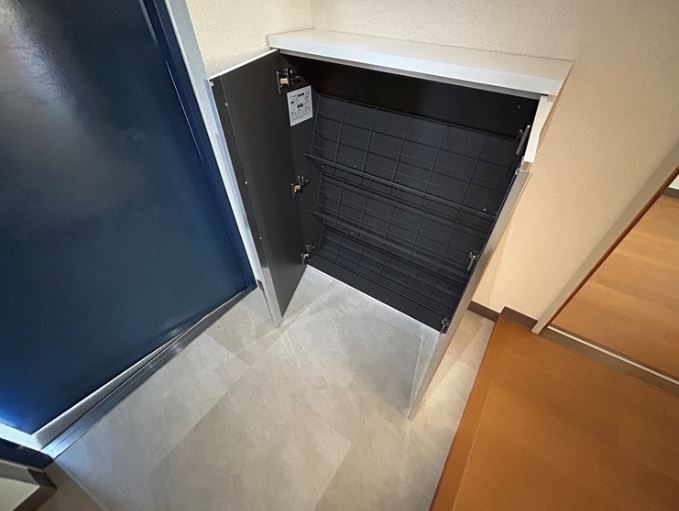 玄関　同物件別部屋です