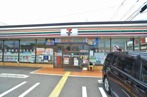 コンビニ　セブン-イレブン大阪北加賀屋１丁目店（コンビニ）まで302m