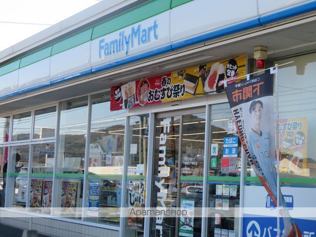 コンビニ　ファミリーマート下関菊川下岡枝店（コンビニ）まで815m