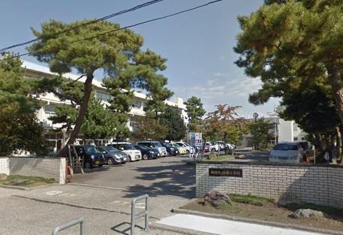 小学校　白根小学校（小学校）まで700m