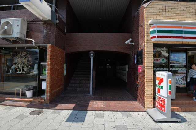 エントランス　落ち着いたエントランスです