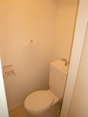 トイレ　■ＷＣ■　上部には小物を収納できる棚もあります
