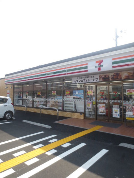 コンビニ　セブン子イレブン巣本町店（コンビニ）まで435m
