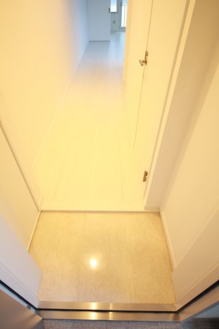 玄関　（別タイプ参考写真）GRACIA OGU　荒川区西尾久6