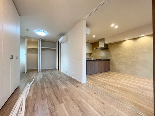 居室・リビング　★洋室は可動式収納で2部屋にできます★