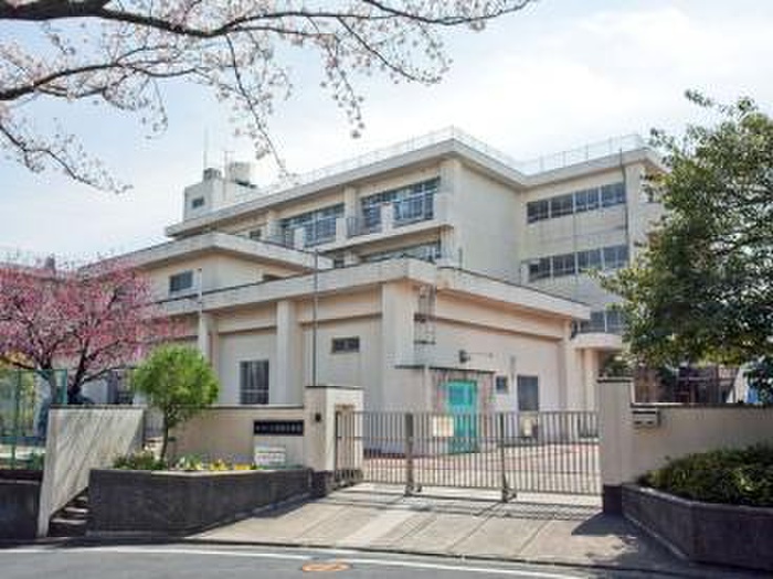 小学校　横浜市立上矢部小学校（小学校）まで587m