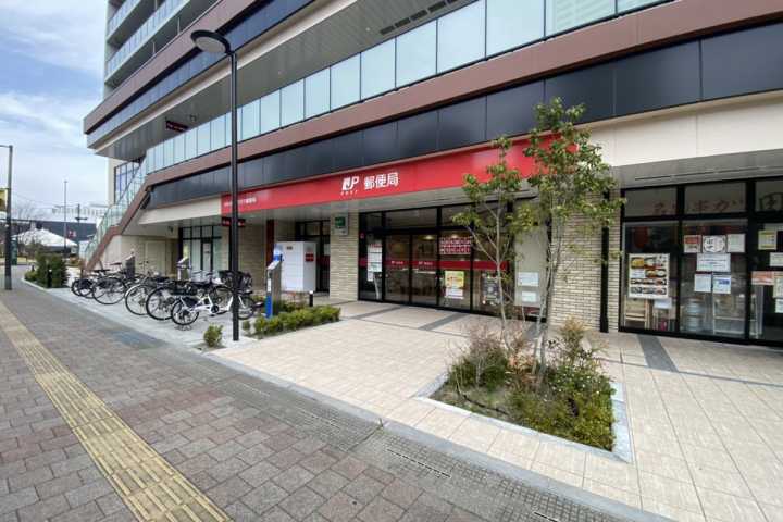 郵便局　ｔｅｋｕｔｅながまち郵便局（郵便局）まで270m