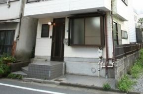 エントランス　清潔なエントランスです