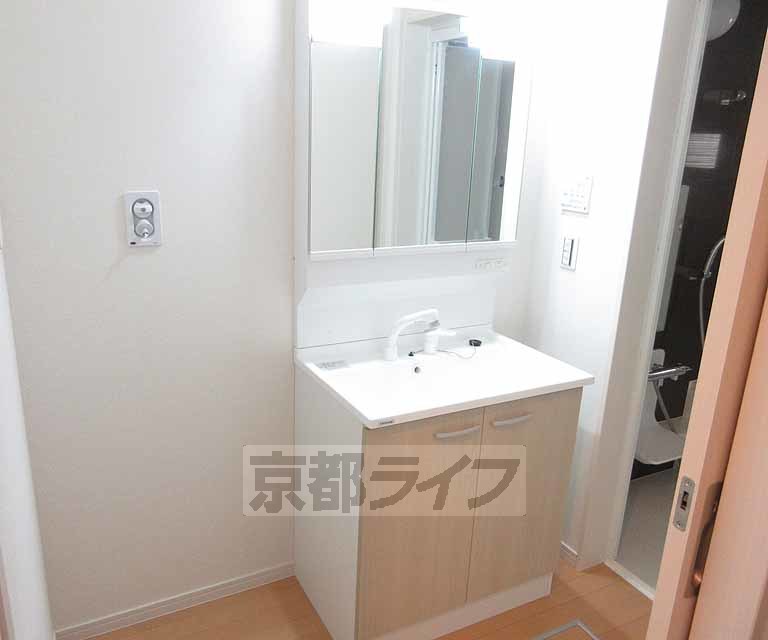洗面設備　便利な洗面所です。
