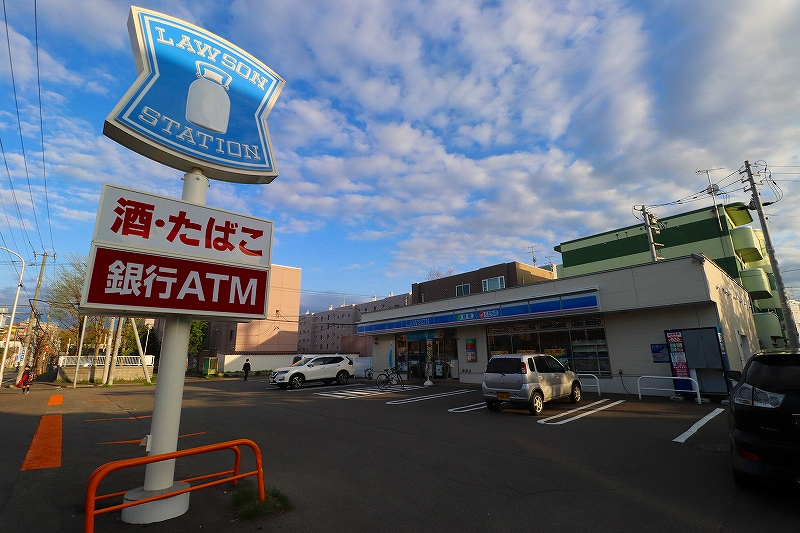 コンビニ　ローソン札幌美園8条七丁目店（コンビニ）まで358m