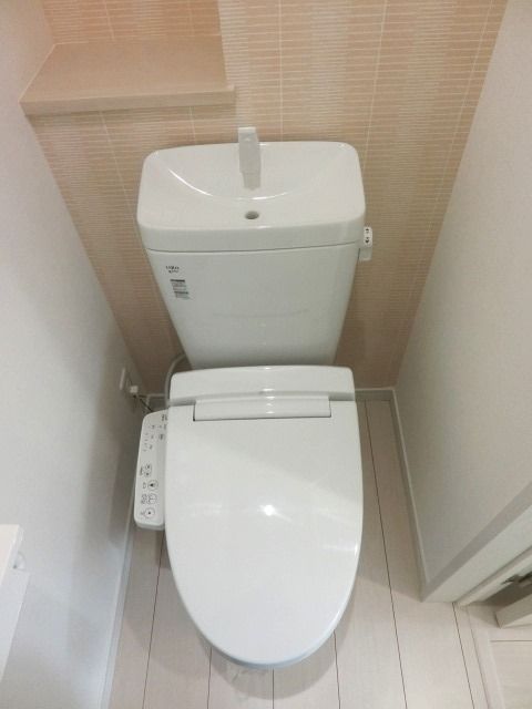 トイレ　洗浄機能付きです
