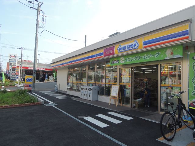 コンビニ　ＭＩＮＩ　ＳＴＯＰ（コンビニ）まで210m