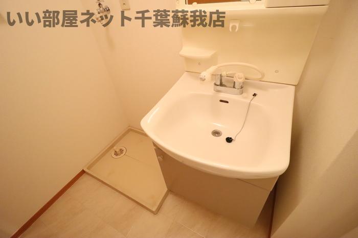洗面設備　ゆったりとスペースのある洗面所