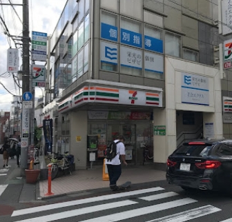 コンビニ　セブンイレブン目黒自由が丘1丁目東店（コンビニ）まで227m