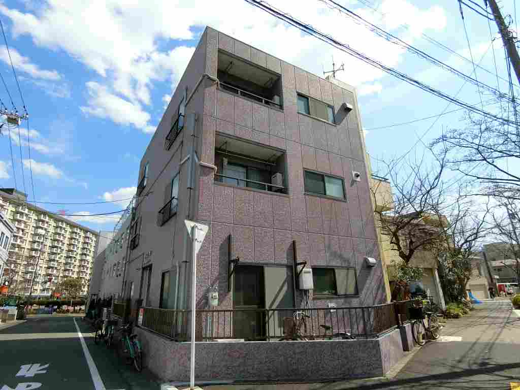 建物外観　駅から直線帰路で女性の方も安心。ピュアハウスＳＳ８