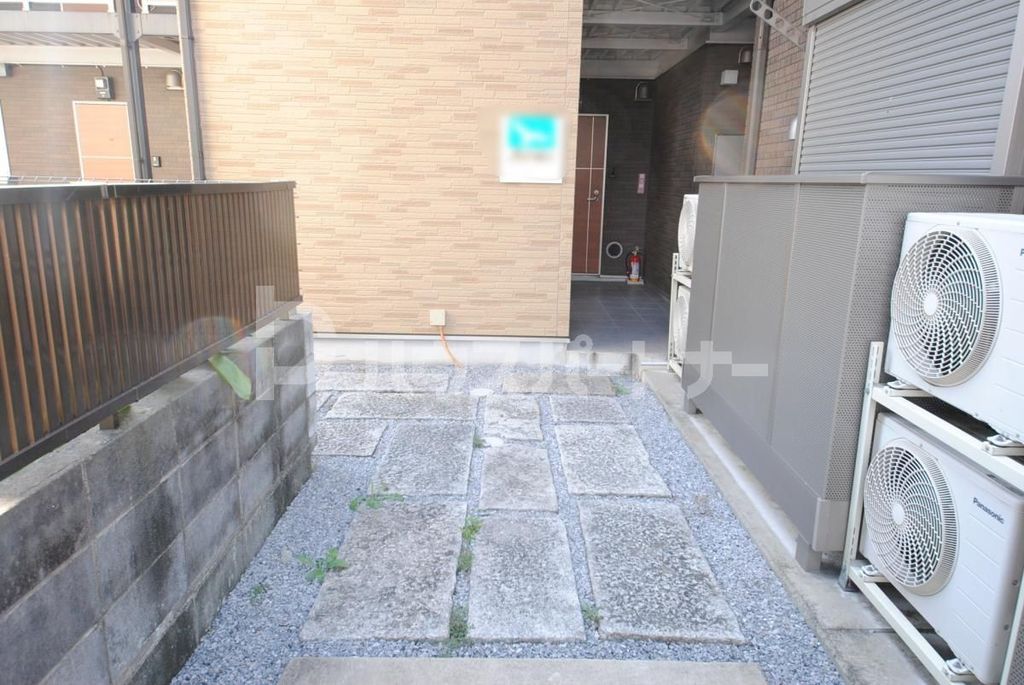 エントランス　庭