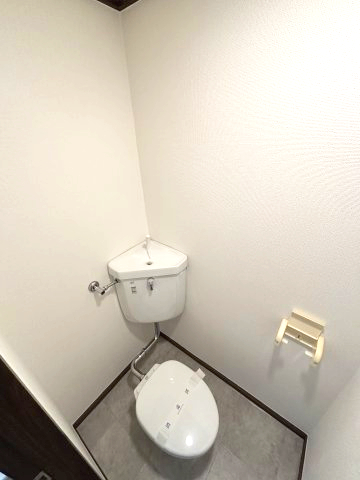 トイレ　※別号室の参考写真です(現況優先・仕様違いの場合あり)