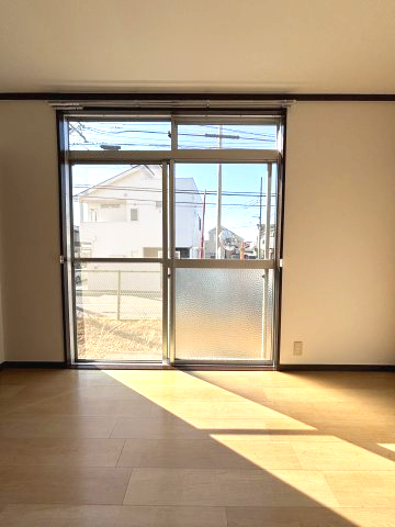 居室・リビング　※別号室の参考写真です(現況優先・仕様違いの場合あり)