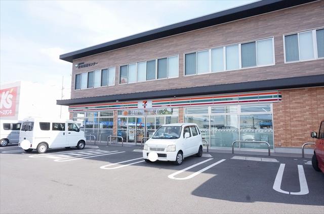 コンビニ　セブンイレブン（コンビニ）まで1114m
