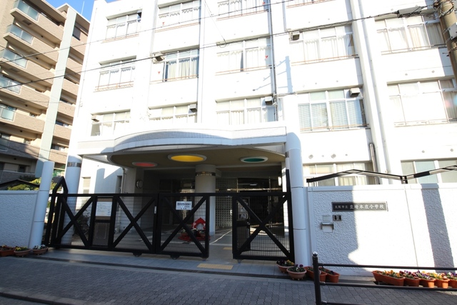 小学校　大阪市立豊崎本庄小学校（小学校）まで690m