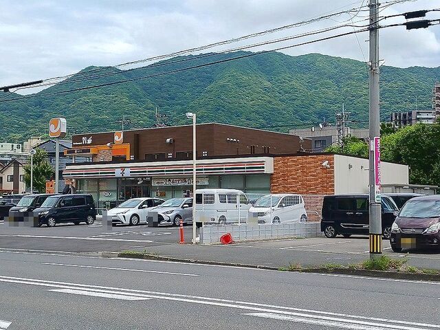 コンビニ　セブンイレブン（コンビニ）まで70m
