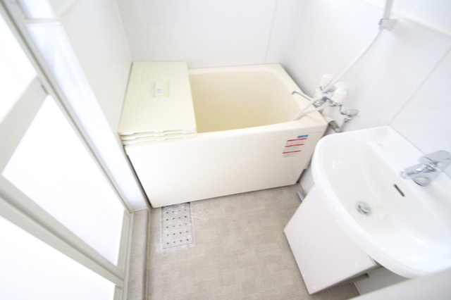バス・シャワールーム　※他部屋の画像です
