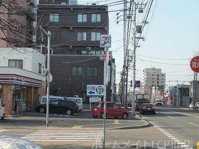 コンビニ　セブンイレブン札幌龍谷高校前店（コンビニ）まで114m