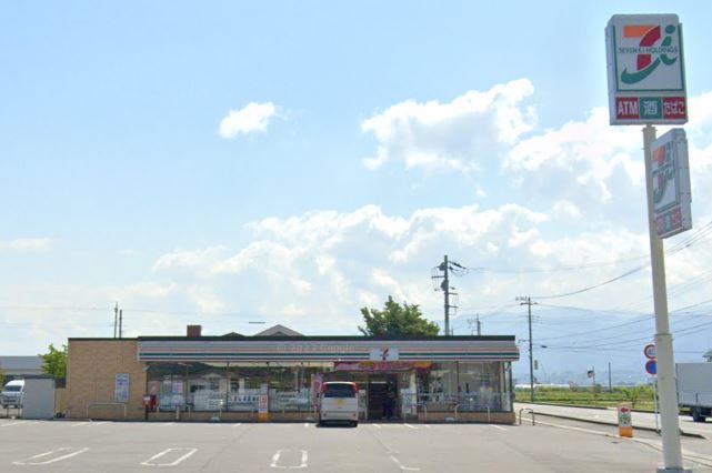 コンビニ　セブンイレブン 南アルプス西南湖店（コンビニ）まで977m