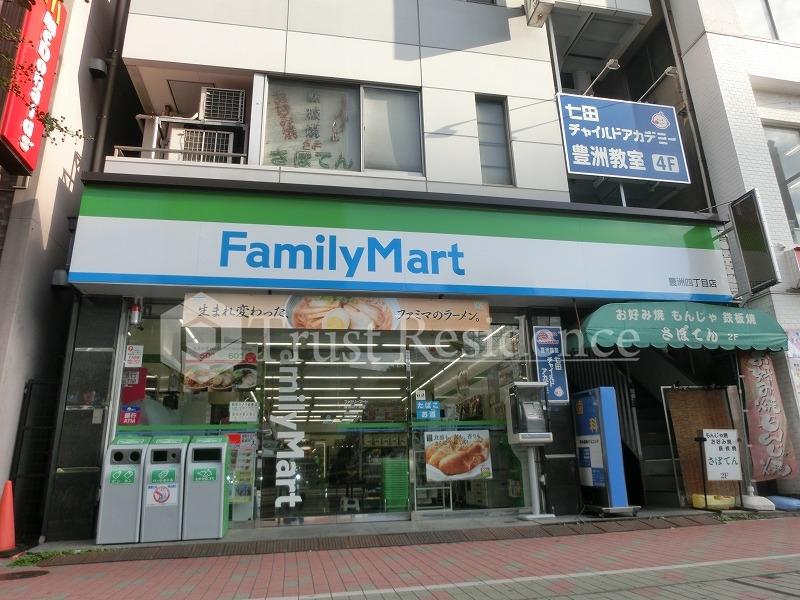 コンビニ　ファミリーマート豊洲四丁目店（コンビニ）まで124m