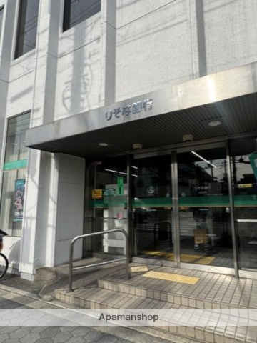 銀行　（株）りそな銀行／田辺支店（銀行）まで52m