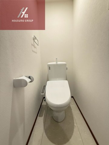 トイレ　落ち着いた色調のトイレです