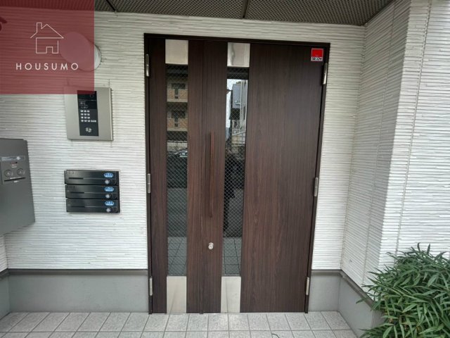 エントランス　落ち着いたエントランスです