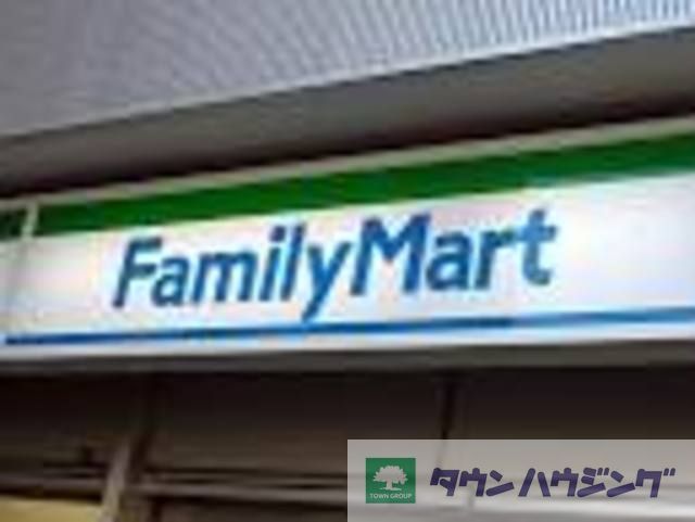 コンビニ　ファミリーマート王子駅南口店（コンビニ）まで520m