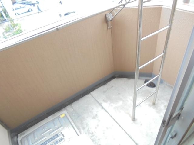 バルコニー　こちらのバルコニーでお洗濯物を干してくださいね