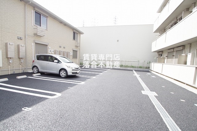 駐車場　敷地内駐車場完備